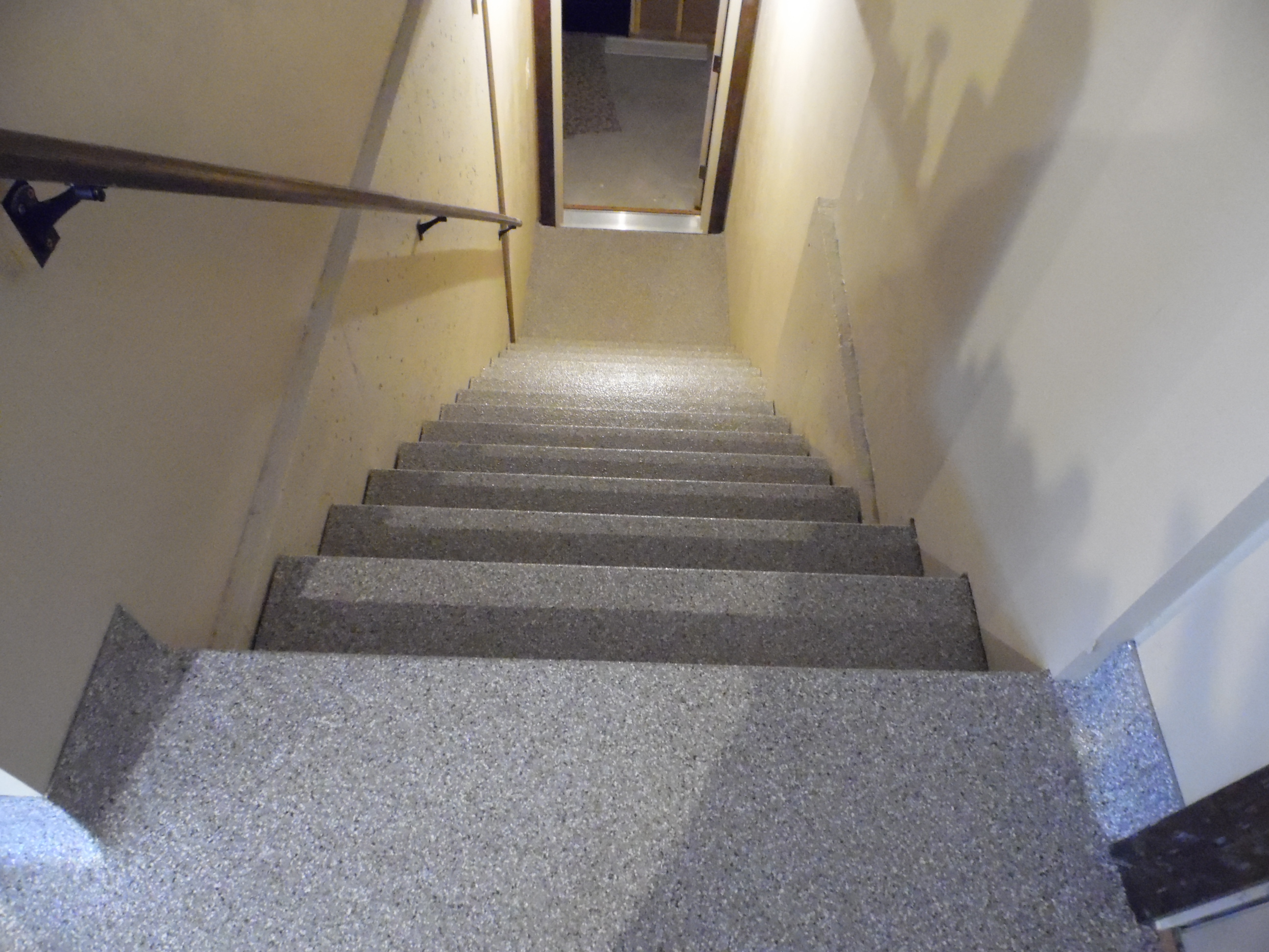 chip epoxy on garage stairs